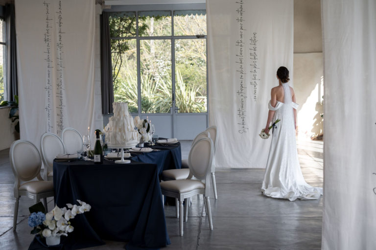 Un mariage au Domaine de Blanche Fleur en Provence dans les tons bleus