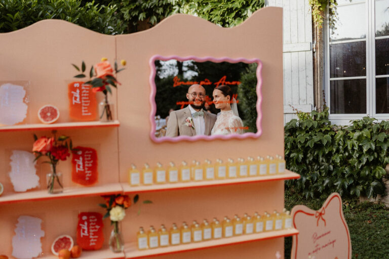 E + PM : Un mariage coloré au Château de Césarges dans le Rhône‑Alpes.