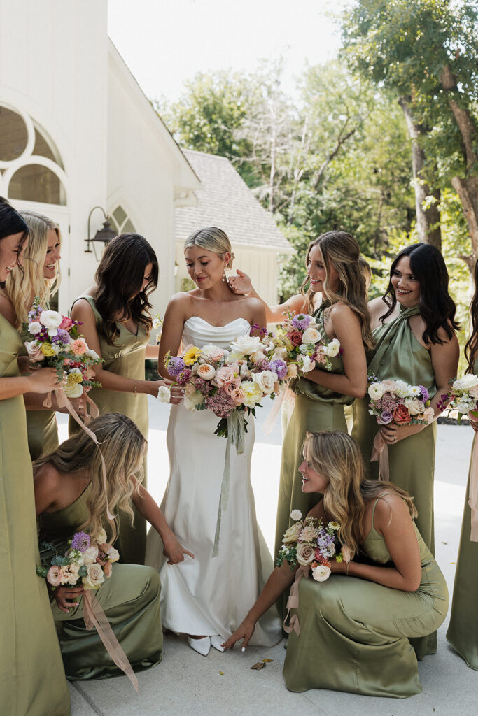 Demoiselles d’honneur : comment les choisir (et comprendre vraiment leur rôle)