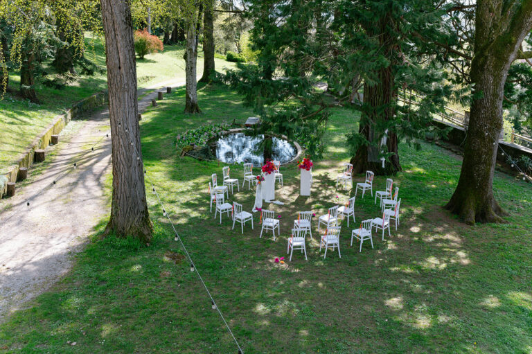 Un mariage contemporain et coloré au Château de Fortis en Savoie